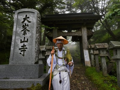 大峯山登拝行